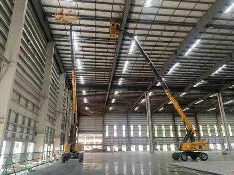 洛陽車間升降機高空作業(yè)施工